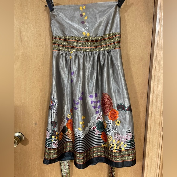 FOREVER- Satin like strapless dress - Picture 1 of 3